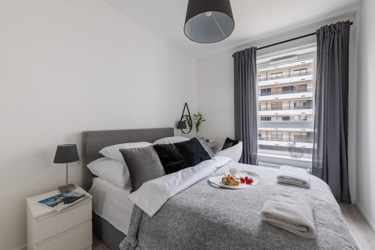 Komputerowa P&O Serviced Apartments Varsovia Exterior foto